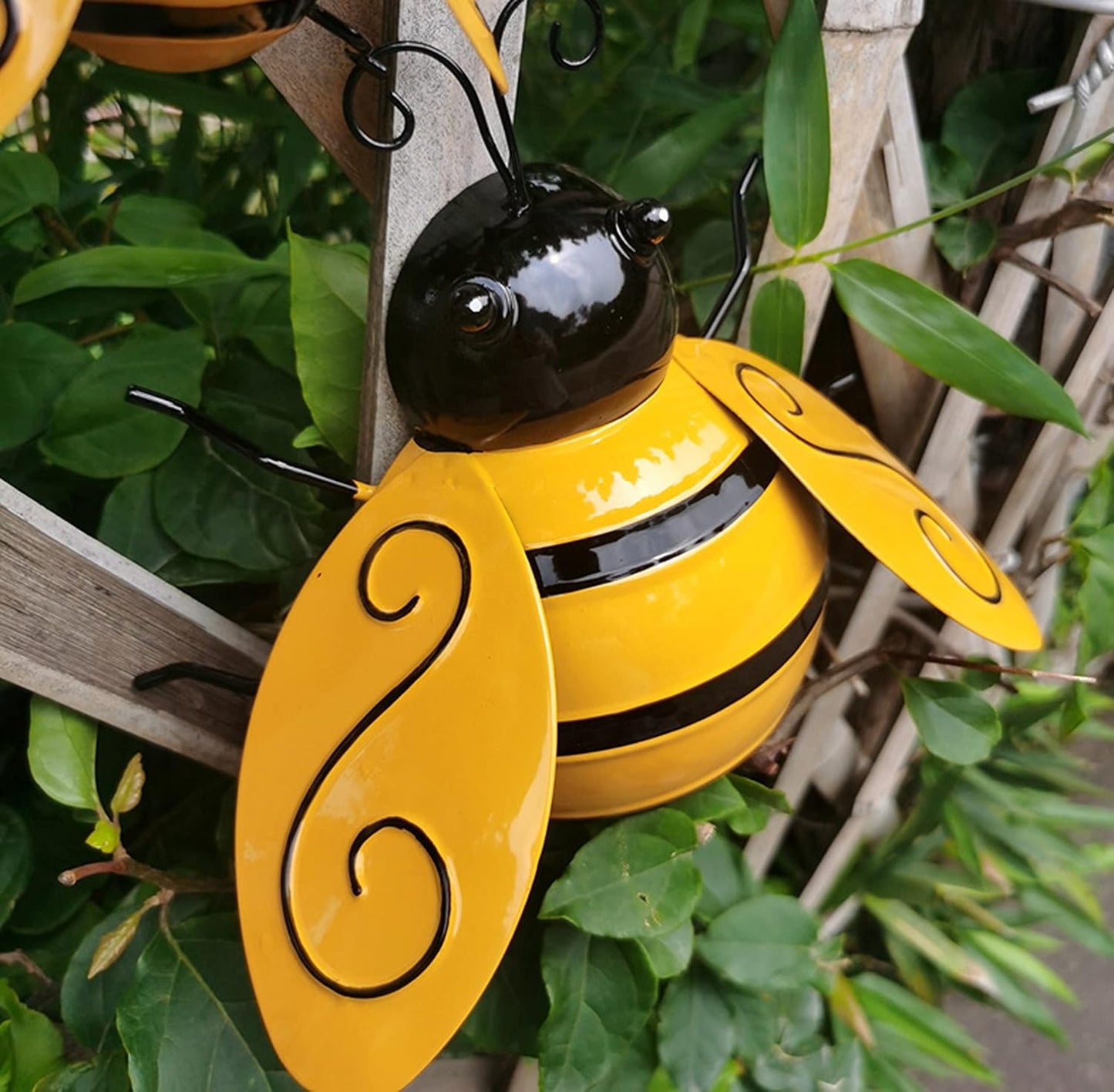 Set of 4 3D Metal Bee Wall Decorations – Handcrafted Iron Garden Wall Art (Yellow)